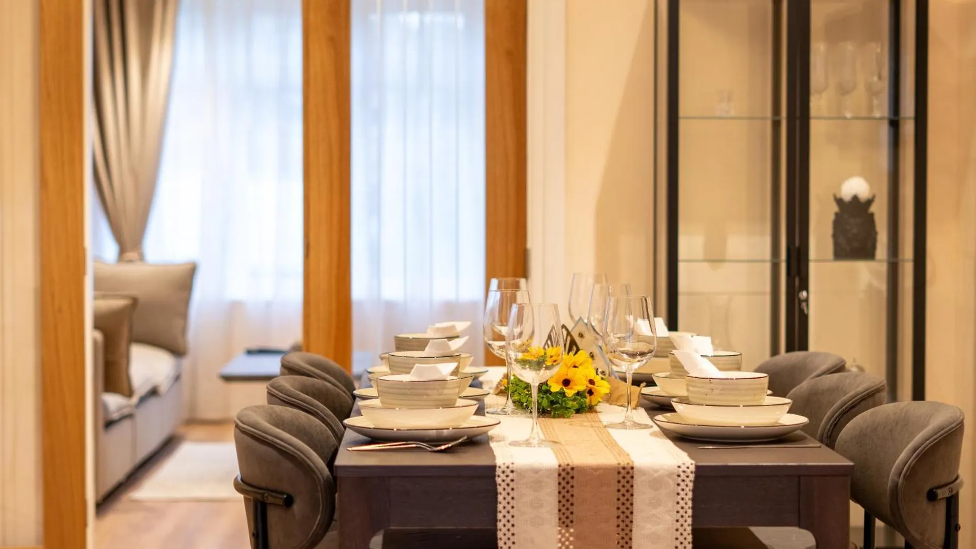 The Light & Luxe Haven Villa Shepperton 0*,  United Kingdom